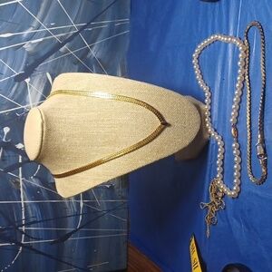 Beautiful herringbone gold plated necklace estate sale item